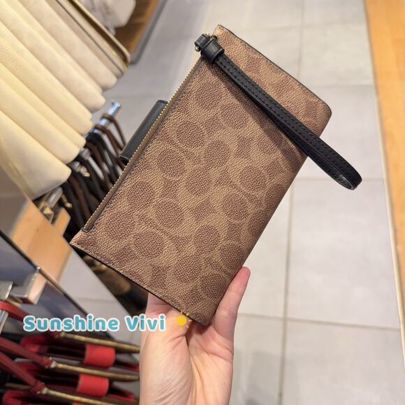 NWT Coach Phone Wallet In Signature Canvas CW780 TAN/BLACK - Picture 5 of 5